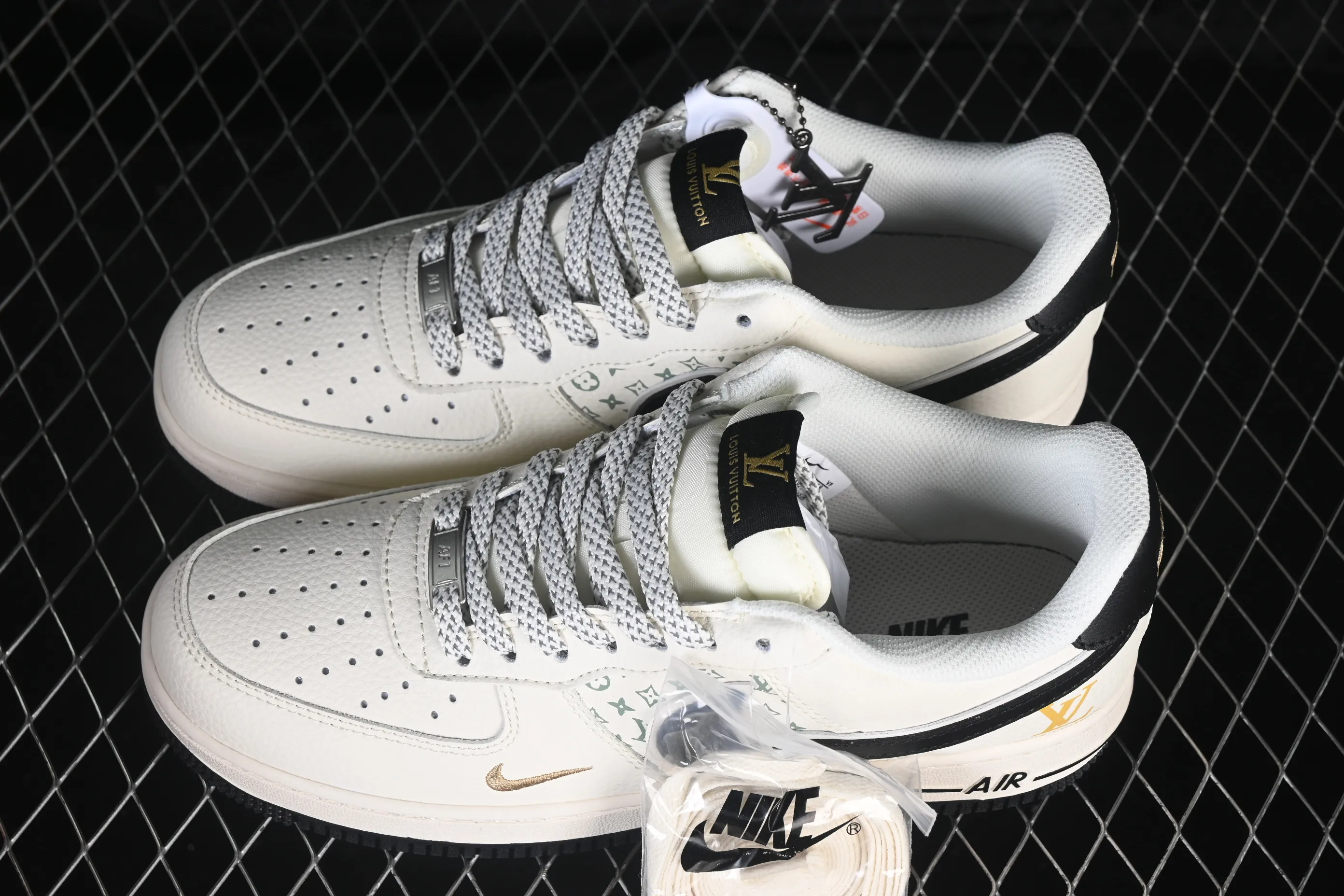 All categories Nk Air Force 1 Air Force series Nk Air Force 1 Low Air Force low-top Nike Air Force 1'07 Low LV joint black and white gold Air Force 1 low-top casual sneakers XX3168-158